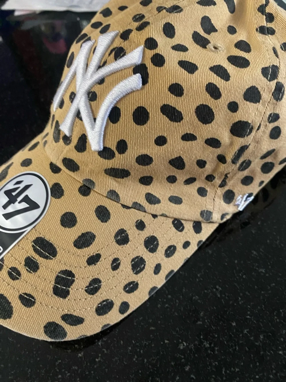 🆕⚾️NY Yankees ‘47 Women's Cheetah🐆Clean Up Adjustable Hat - Tan - Picture 2 of 8